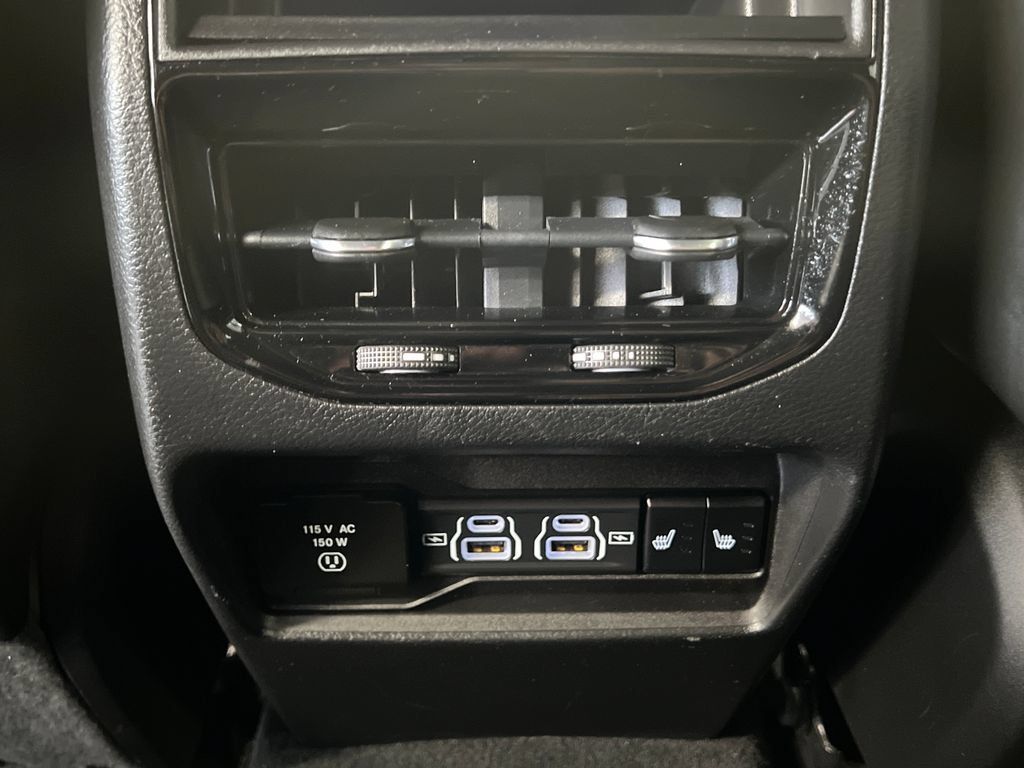 Used 2023 Jeep Grand Cherokee Overland AWD/4WD image 38