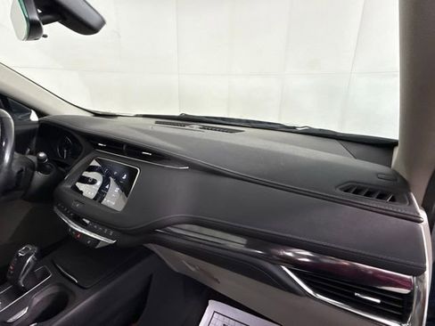 Used 2019 Cadillac XT4 Luxury w/ Cold Weather Package image 30