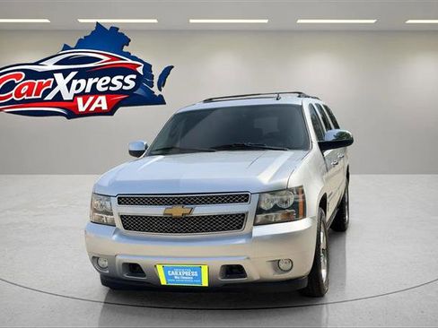 Used 2014 Chevrolet Suburban LTZ RWD image 2