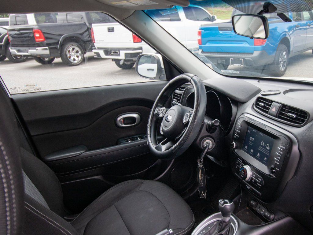 Used 2018 Kia Soul + FWD image 18