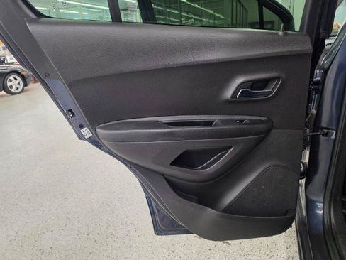 Used 2019 Chevrolet Trax LS FWD image 23
