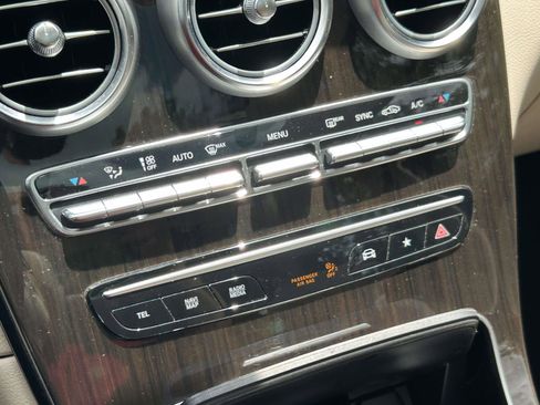Used 2022 Mercedes-Benz GLC 300 image 24