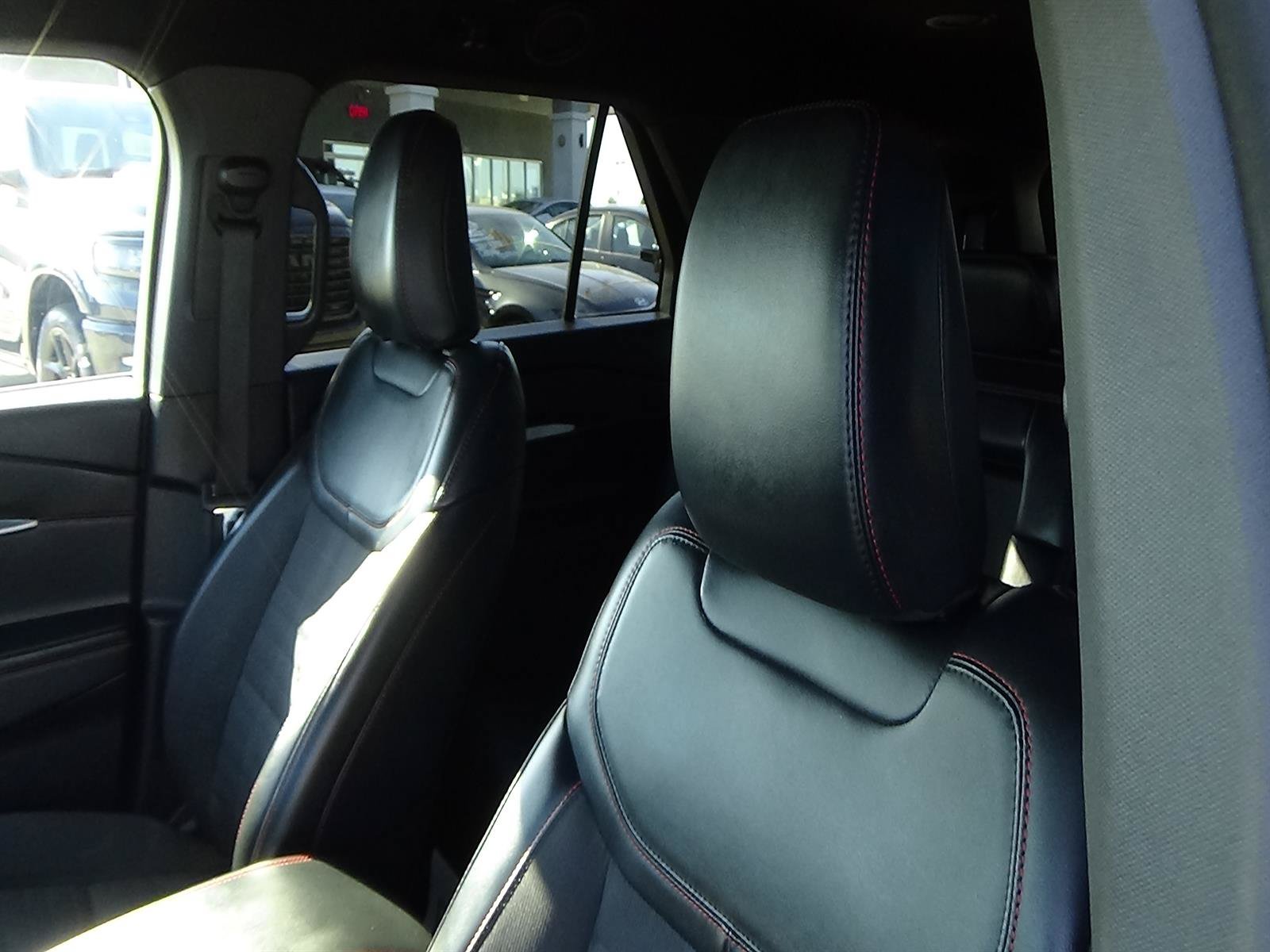 Used 2025 Ford Explorer ST-Line w/ ST-Line Street Pack AWD/4WD image 17