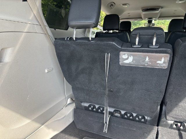 Used 2018 Chrysler Pacifica Touring-L FWD image 15