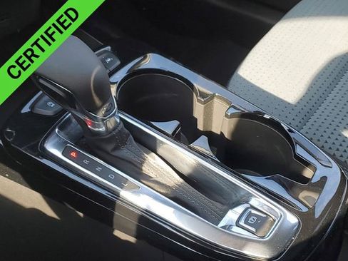 Used 2025 Chevrolet Trax LT w/ LT Convenience Package image 16