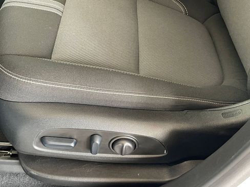 Used 2025 Chevrolet Blazer LT image 23