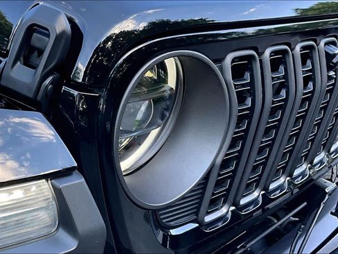 Used 2024 Jeep Gladiator Rubicon AWD/4WD image 25