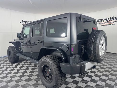 Used 2015 Jeep Wrangler Unlimited Sahara w/ Connectivity Group AWD/4WD image 8