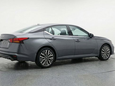 Used 2025 Nissan Altima 2.5 SV image 9
