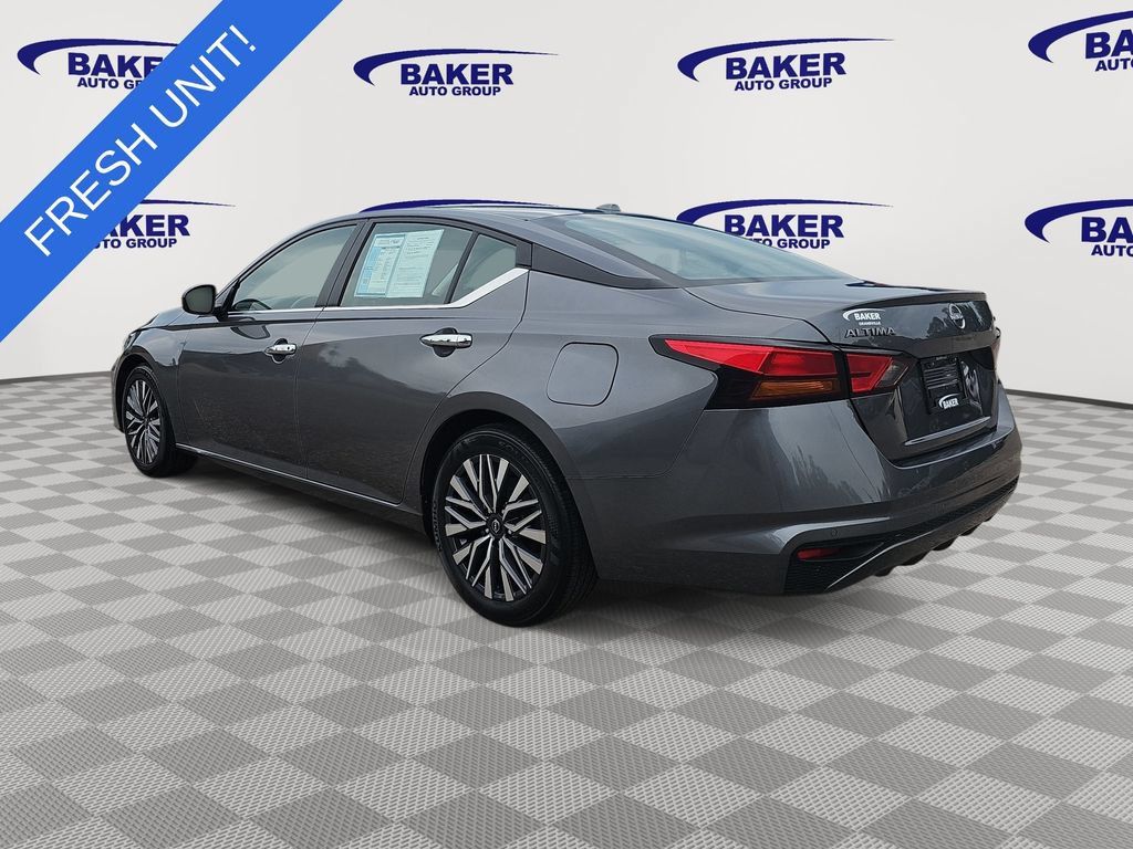 Used 2024 Nissan Altima 2.5 SV FWD image 7