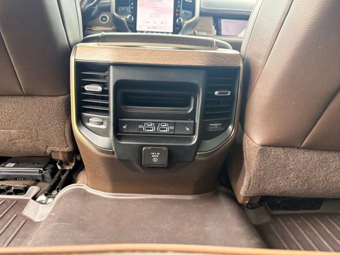 Used 2025 RAM 2500 Limited AWD/4WD image 32