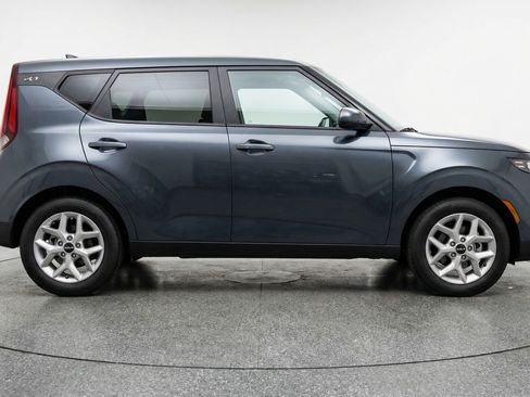 Used 2025 Kia Soul LX w/ LX Technology Package image 11