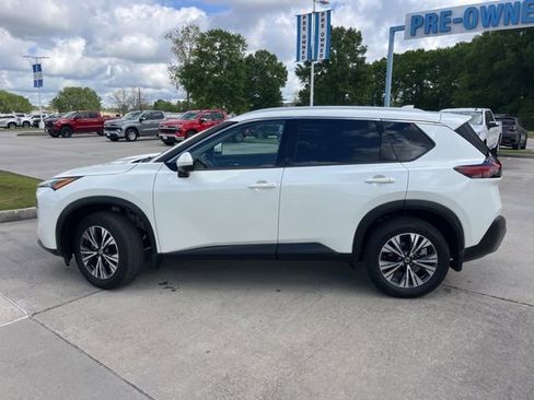 Used 2021 Nissan Rogue SV w/ Premium Package image 3