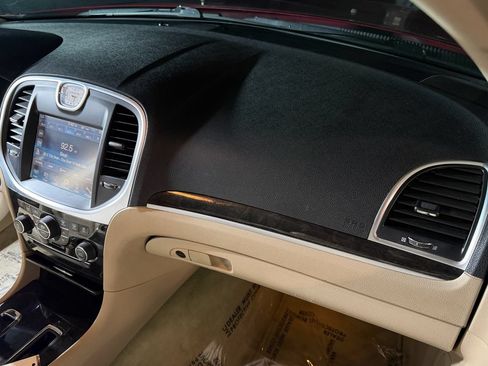 Used 2013 Chrysler 300 AWD w/ Driver Convenience Group image 18