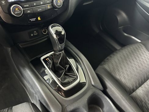 Used 2020 Nissan Rogue SV image 20