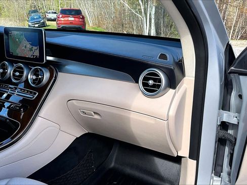 Used 2019 Mercedes-Benz GLC 300 4MATIC image 19