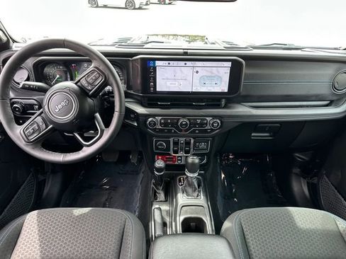 Used 2025 Jeep Wrangler Unlimited Rubicon 4xe w/ Convenience Group AWD/4WD image 21