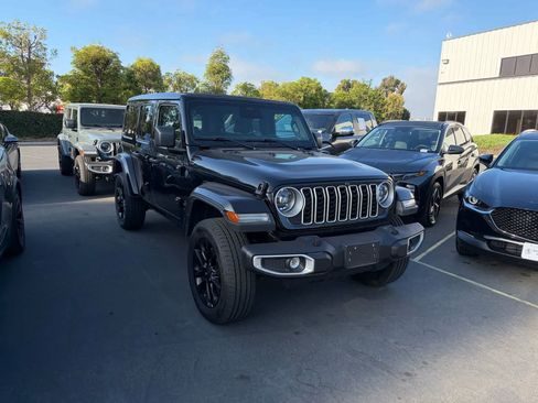 Used 2025 Jeep Wrangler Unlimited Sahara w/ Safety Group AWD/4WD image 2