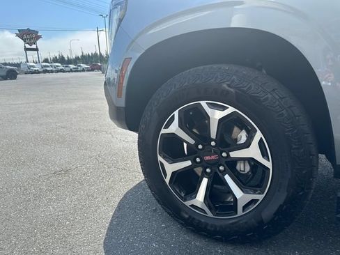 Used 2025 GMC Yukon AT4 w/ AT4 Premium Plus Package AWD/4WD image 28