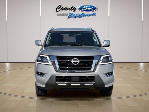 Used 2023 Nissan Armada SL w/ Captain's Chairs Package image 12