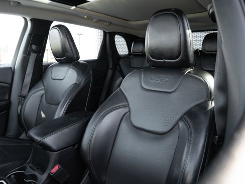 Used 2019 Jeep Cherokee Limited image 21