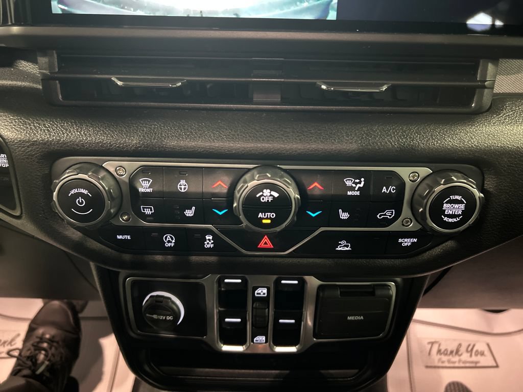 Used 2025 Jeep Wrangler Unlimited Sport AWD/4WD image 19