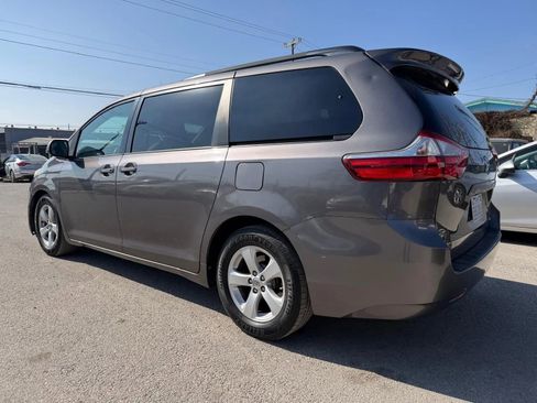 Used 2015 Toyota Sienna LE FWD image 5