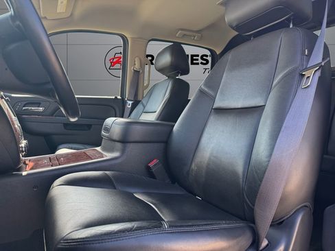 Used 2013 Chevrolet Avalanche LTZ AWD/4WD image 10