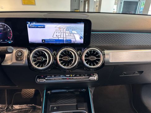 Used 2025 Mercedes-Benz GLB 250 image 17