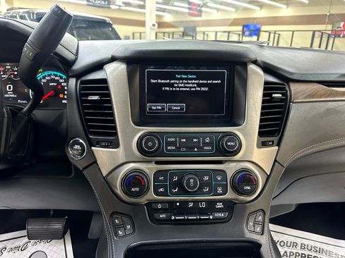 Used 2020 GMC Yukon XL Denali image 32