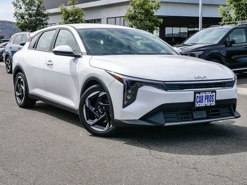 New 2026 Kia K4 EX FWD image 2