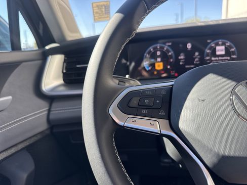 New 2026 Volkswagen Tiguan SE image 28