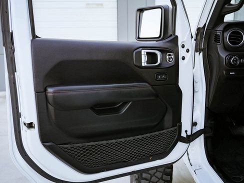 Used 2020 Jeep Gladiator Rubicon AWD/4WD image 16