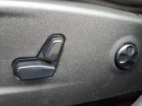 Used 2019 Chrysler 300 S image 26