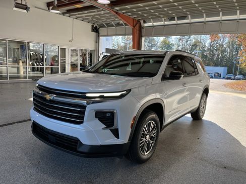 New 2026 Chevrolet Traverse LT w/ LPO, Floor Liner Package image 3