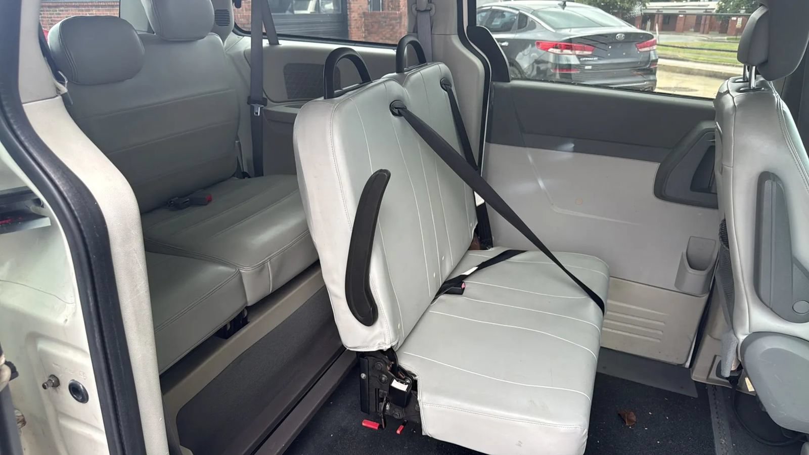 Used 2010 Dodge Grand Caravan SE w/ Climate Group FWD image 24