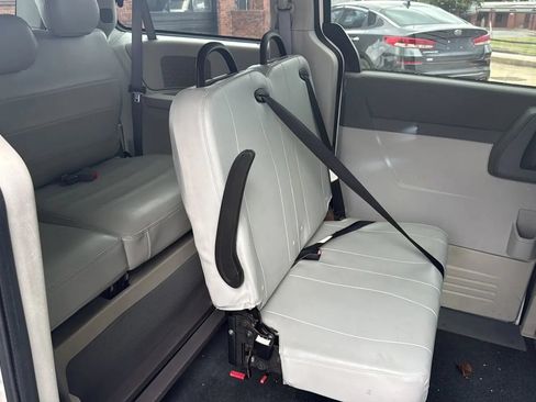 Used 2010 Dodge Grand Caravan SE w/ Climate Group FWD image 24
