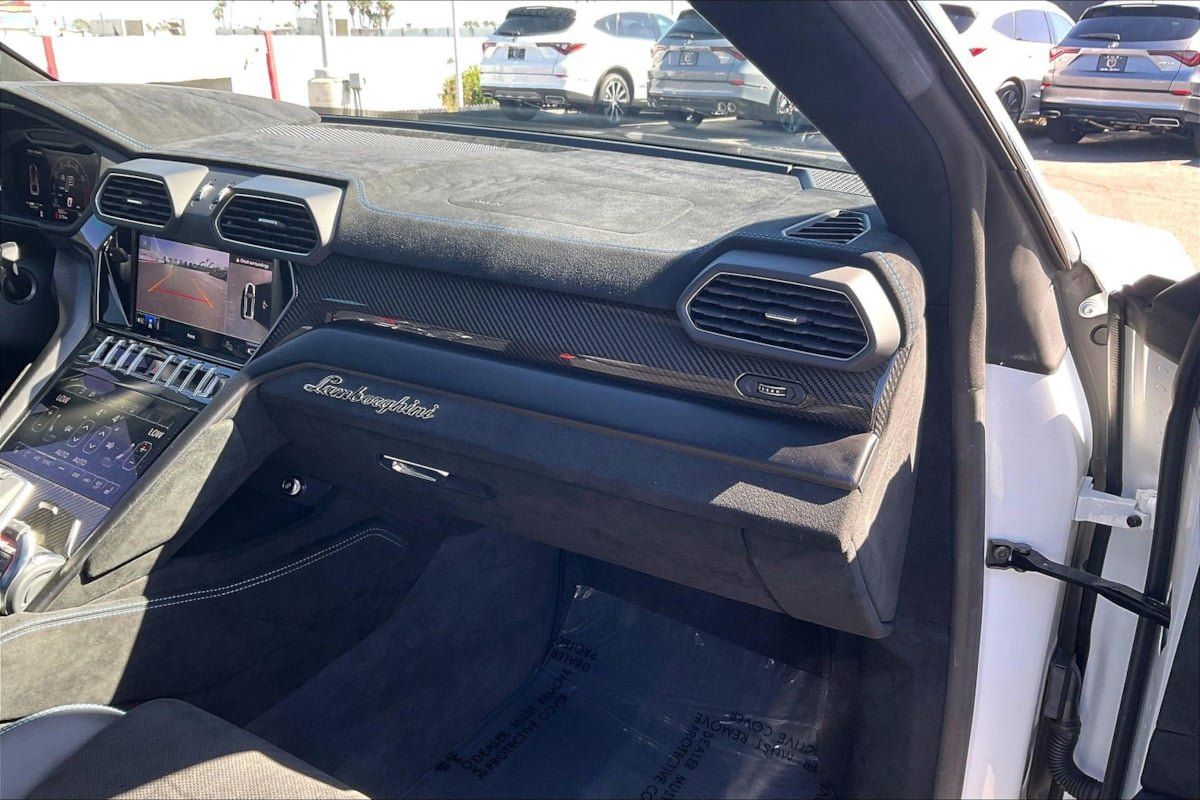 Used 2023 Lamborghini Urus Performante AWD/4WD image 13