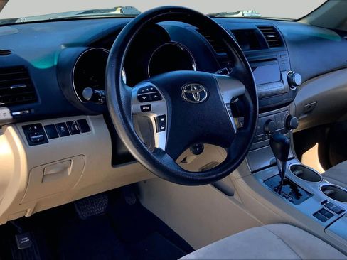 Used 2012 Toyota Highlander FWD w/ Tech Pkg image 16