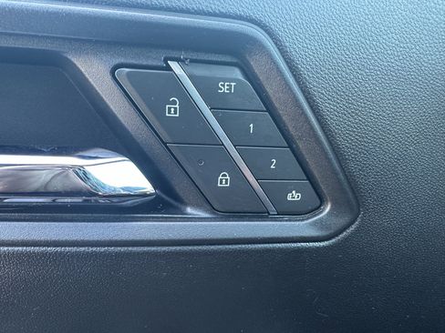 Used 2025 GMC Canyon AT4 w/ Nightfall Edition image 18