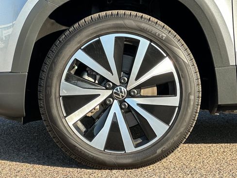 Used 2022 Volkswagen Taos SE image 25