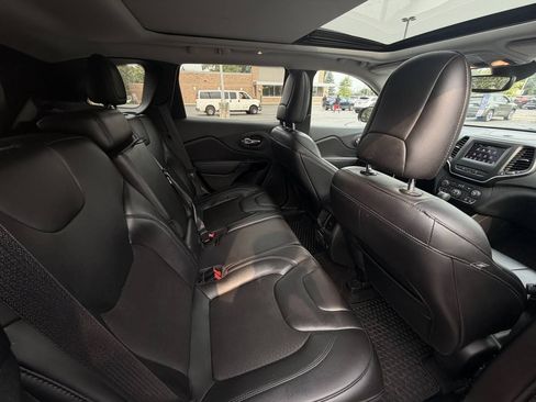 Used 2020 Jeep Cherokee Latitude Plus AWD/4WD image 13
