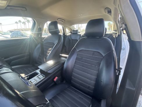 Used 2018 Ford Fusion SE w/ Equipment Group 201A FWD image 15