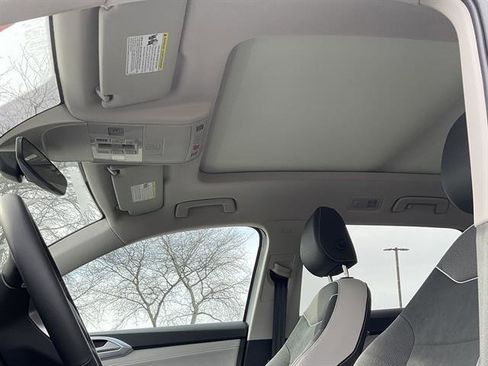 New 2026 Volkswagen Taos SE image 9