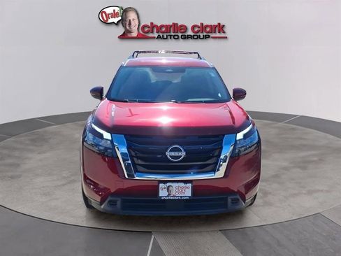 Used 2023 Nissan Pathfinder SV image 8