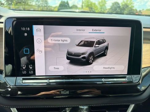 Used 2025 Volkswagen Atlas SE image 26