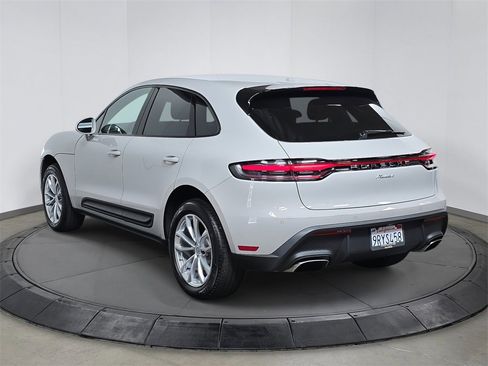 Used 2025 Porsche Macan image 3