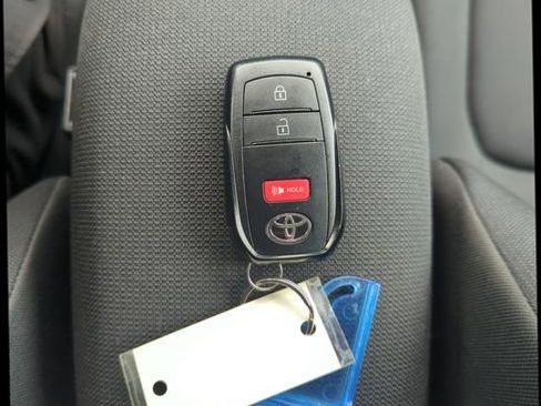 Used 2024 Toyota Corolla Cross LE image 33