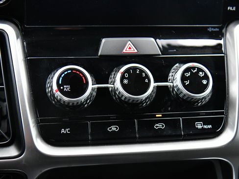 Used 2023 Kia Sorento LX image 22