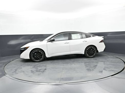 New 2026 Nissan Sentra SR w/ SR Premium Package FWD image 5